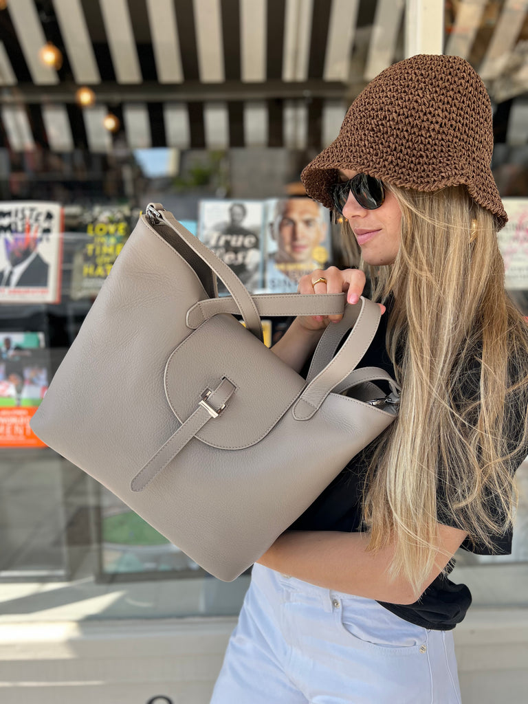 meli melo - Thela medium taupe ✌🏻🌞⠀⠀⠀⠀⠀⠀⠀⠀⠀ ⠀⠀⠀⠀⠀⠀⠀⠀⠀ #melimelo  #melimelobags #style #bag #bags #s #classicbag #classic #wardrobestaple  