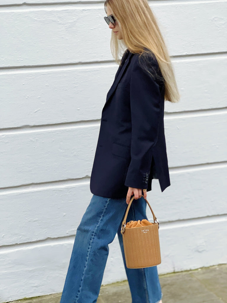 meli melo - Can you feel the Summer Breeze? ☀️ 🏖 Santina Bucket Bag, Woven Light Tan is the perfect mate for your holiday 😎 #holiday #summer  #handbags #leather #melimelobags #style #madeinitaly #fashion