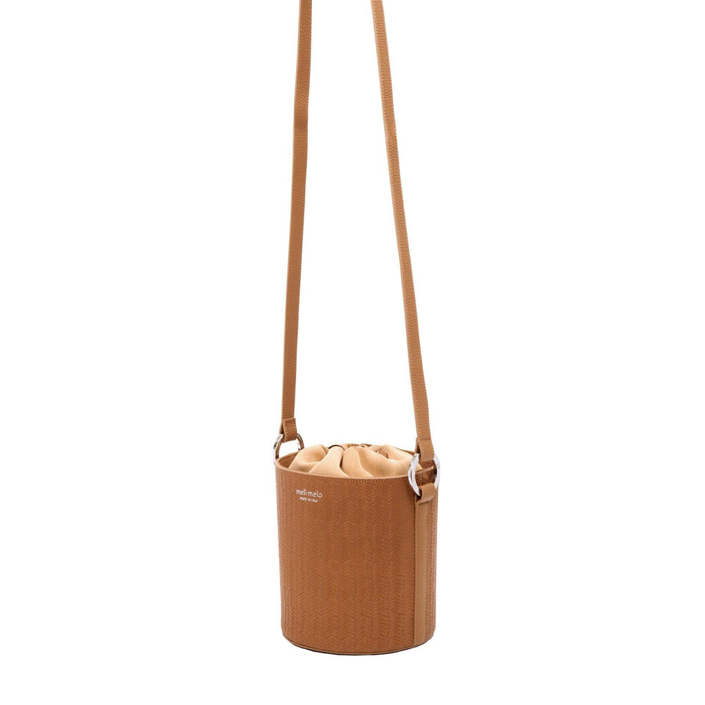 MELI MELO Santina Mini Bucket Bag (almond), 女裝, 手袋及銀包, 單肩包- Carousell